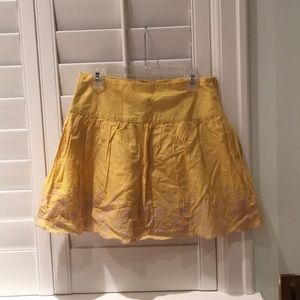 Super cute yellow skirt!
